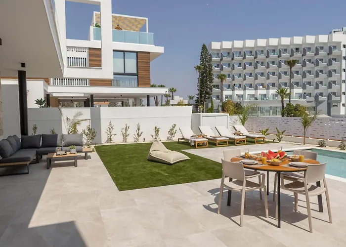 Villa Aqua Pearl 3 *